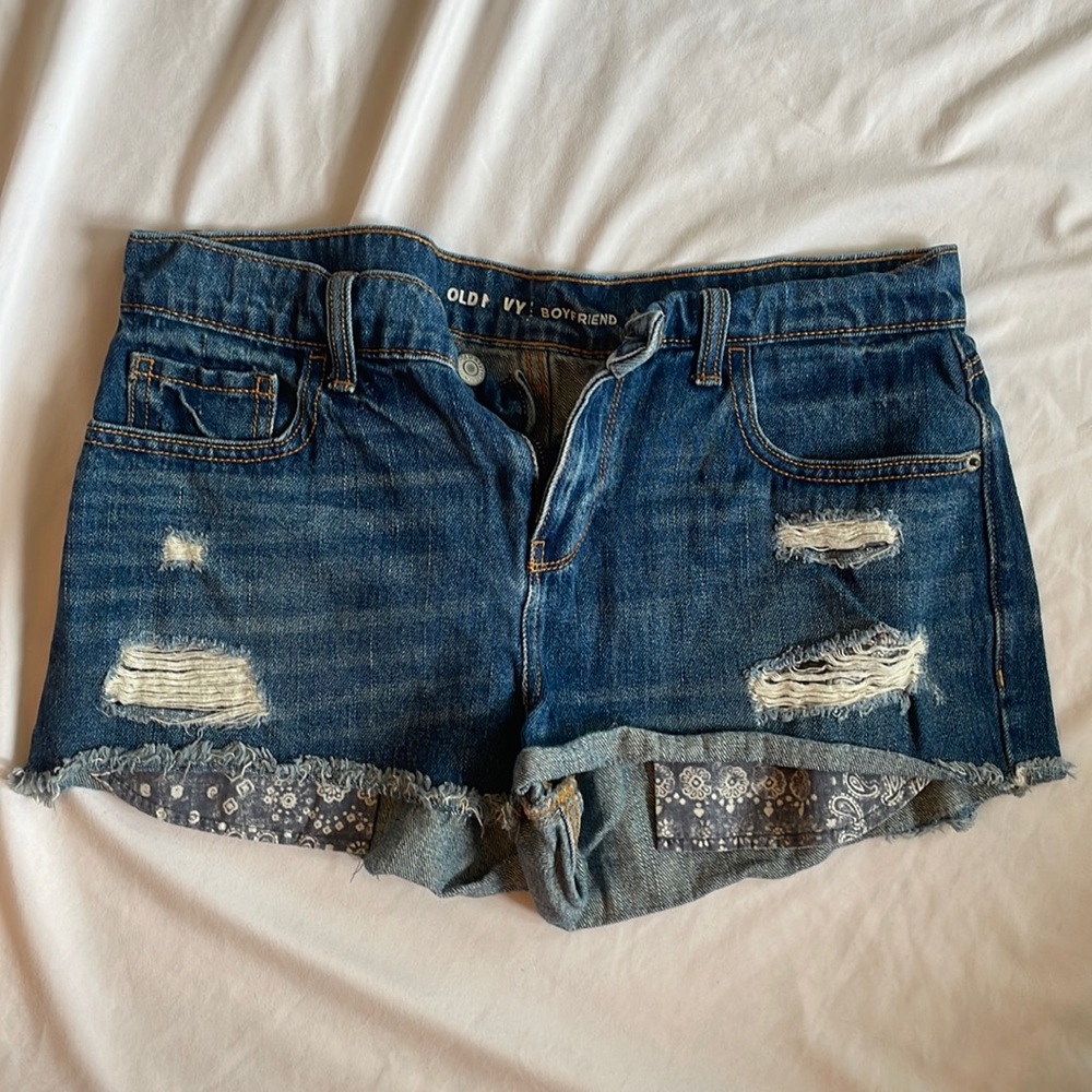 Old navy boyfriend shorts. Size 4.